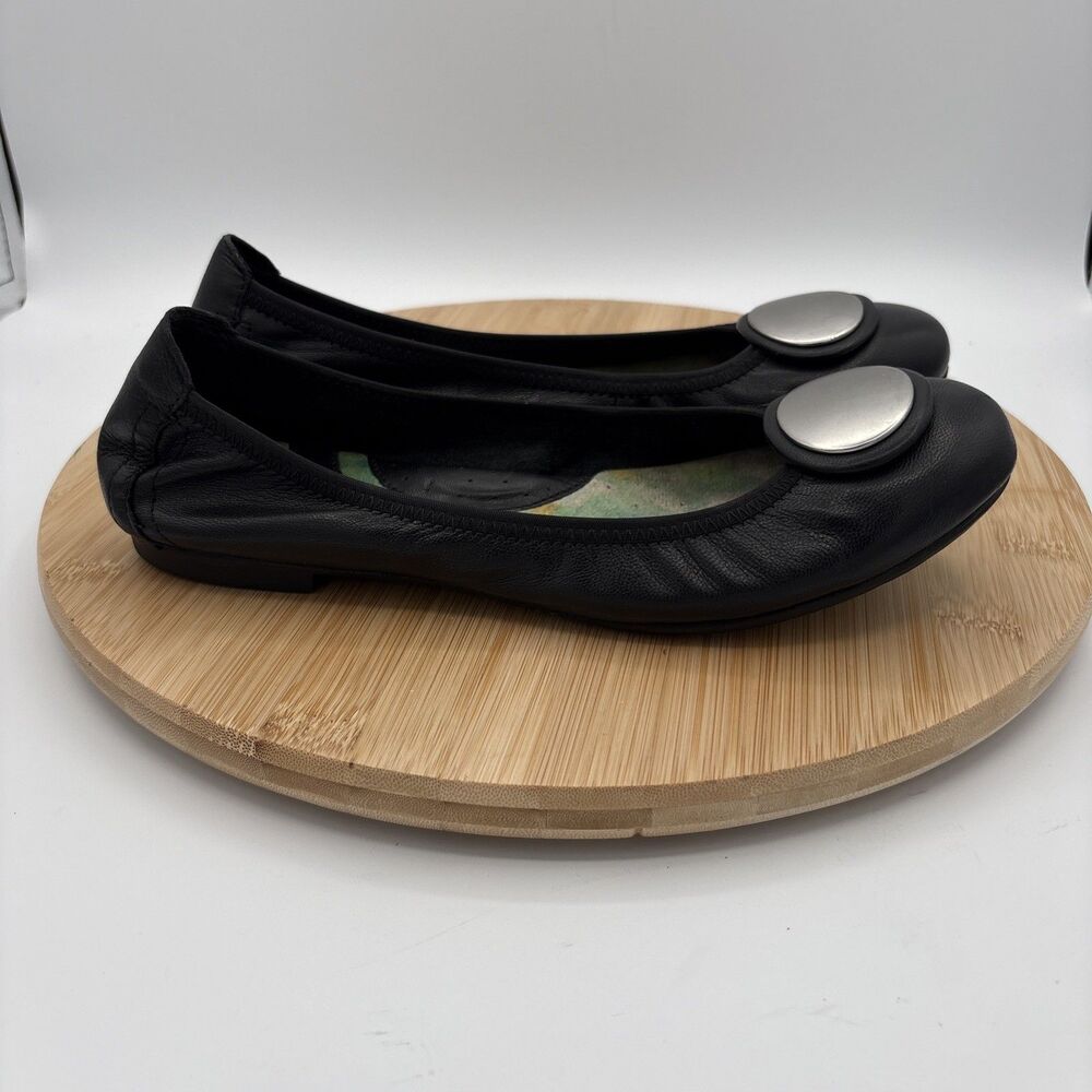 Born Ballet Flats Womens 8 Black Leather Comfort Round Toe Silver Tone Medallion - Picture 8 of 10